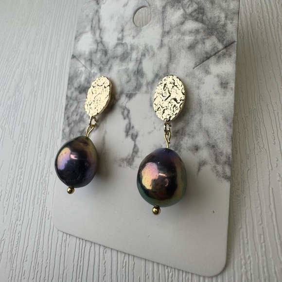 🌟Gorgeous Peacock Purple Edison Freshwater Pearl Earrings!🌟 - Picture 11 of 12